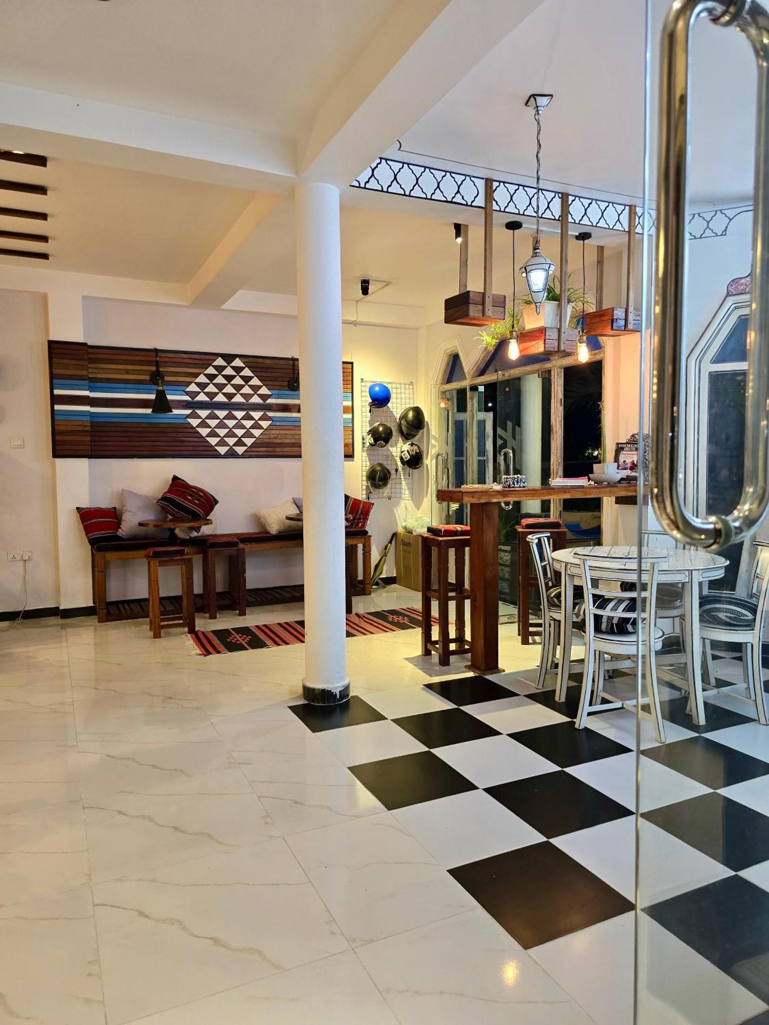 Habibi Hostel & Restaurant Unawatuna Exterior photo